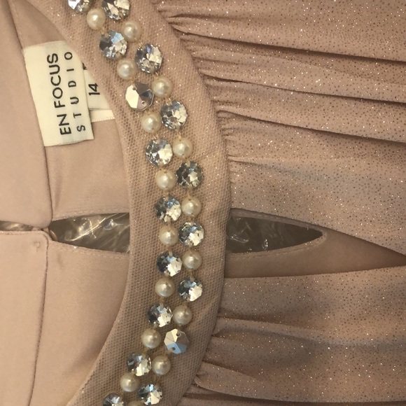 Size 14 women’s evening gown tan with sparkle through out (en focus) - Picture 1 of 7